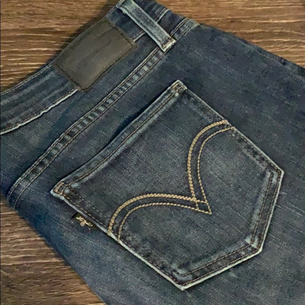 Levi’s Dark Rinse Mid Rise Crop - Picture 2 of 6
